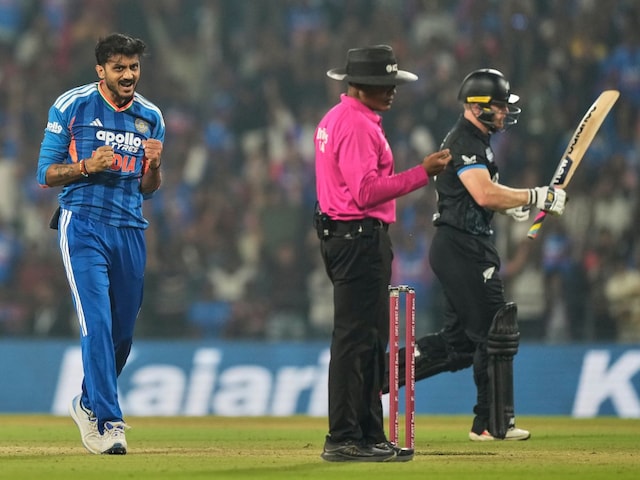 Turning Point: चोटिल होकर मैदान छोड़ने से पहले अक्षर पटेल ने पलट दिया पूरा मैच