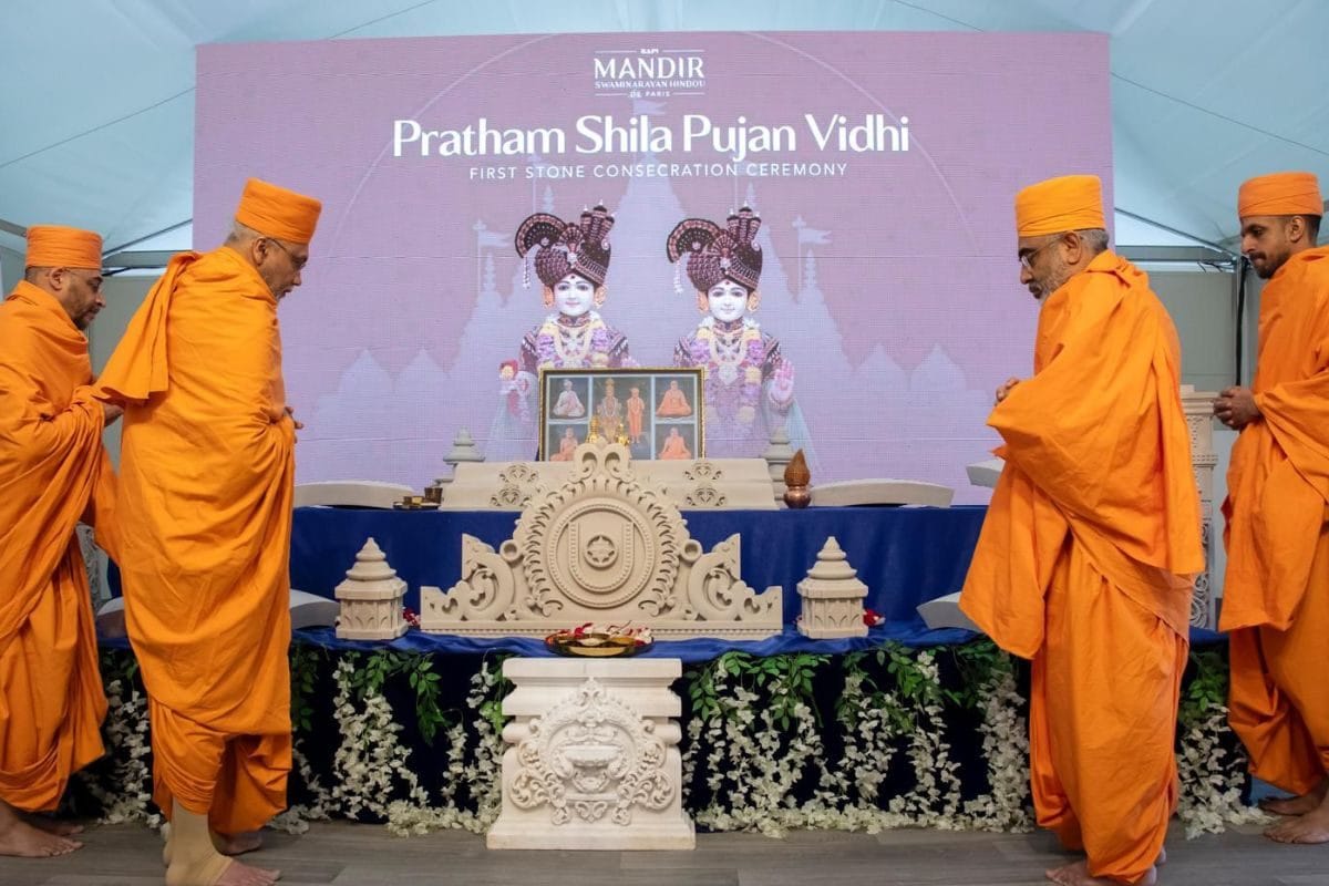  फ्रांस के पहले पारंपरिक बीएपीएस हिंदू मंदिर के लिए भारत से पहुंची शिलाएं