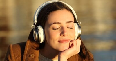 पसंदीदा म्यूजिक सुनने से मूड बेहतर हो सकता है.