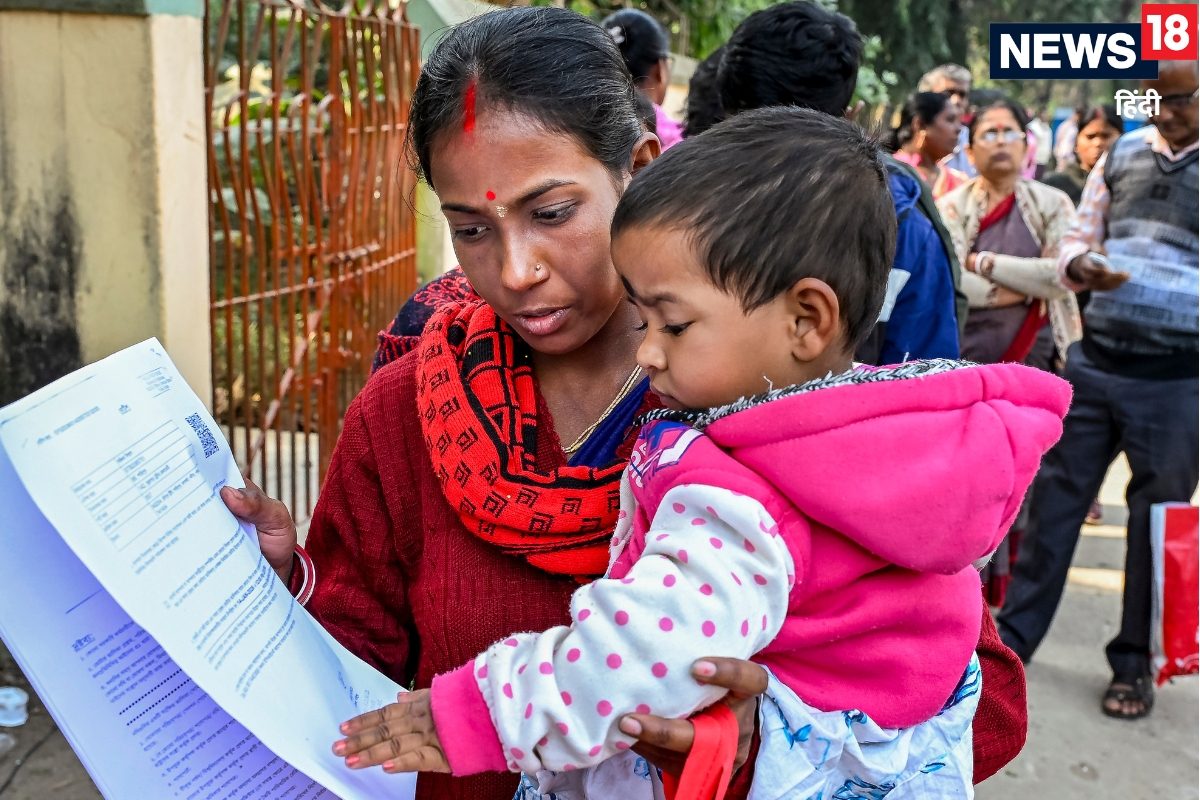 पश्चिम बंगाल SIR: दादा-दादी चाचा-चाची हो गए थे स्‍वर्गवासी राज खुला तो सब सन्‍न अब होगा असली काम