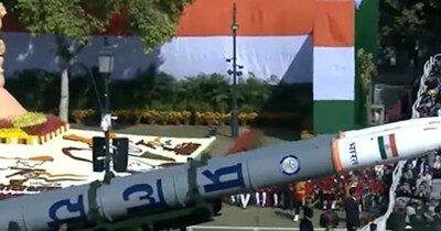 Shivraj Singh Chouhan Amazed by BrahMos Missile at Republic Day Parade