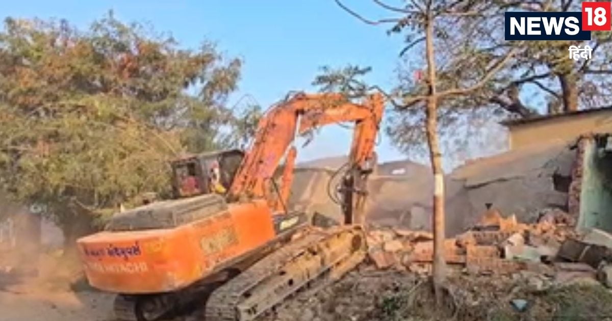 बुलडोजर देखते ही बढ़ गई सैकड़ों लोगों की धड़कनें, धड़ाधड़ गिरने लगे मकान, हर तरफ फैला पीले पंजे का खौफ