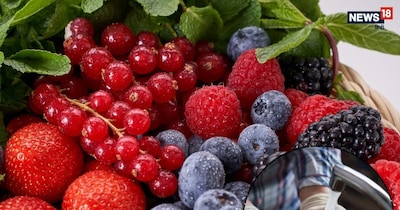 स्ट्रॉबेरी, ब्लूबेरी और रास्पबेरी को सिर्फ पानी से धोना काफी नहीं.