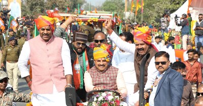 मुख्यमंत्री डॉ. मोहन यादव ने कृषक कल्याण वर्ष-2026 के शुभारंभ अवसर पर कोकता बायपास रोड पर ट्रैक्टर चलाया.