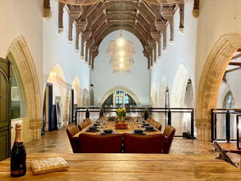 दंपत्ति को चर्च के नीचे दबी हुई 83 लाशें मिलीं