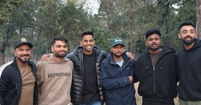 सूर्य कुमार यादव सहित अन्‍य प्‍लेयर्स ने बलौदाबाजार के बारनवापारा वन्यजीव अभ्यारण्य में सफारी का आनंद लिया.  