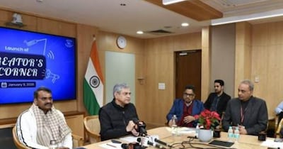 'क्रिएटर्स कॉर्नर' प्लेटफॉर्म लॉन्च के मौके पर केन्द्रीय मंत्री अश्विनी वैष्णव, राज्य मंत्री व मंत्रालय के अधिकारी.