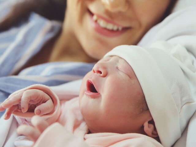 सुबह से महिला के पेट में होने लगा दर्द, पति तुरंत ले गया अस्पताल, फिर...