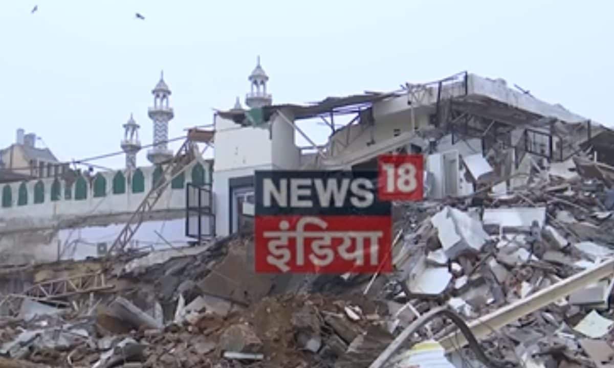 आधी रात और 32 बुलडोजरदेखें फैज-ए-इलाही मस्जिद के पास क्या-क्या टूटा