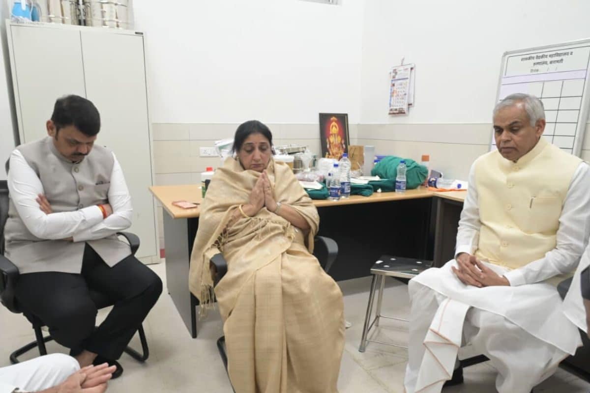 'दादा' अब नहीं रहे: जब सिसक पड़े देवेंद्र फडणवीस, सुनेत्रा पवार की खामोशी ने सबको रुला दिया