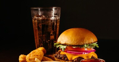 डायबिटीज के मरीजों को मीठी चीजें कम खानी चाहिए.