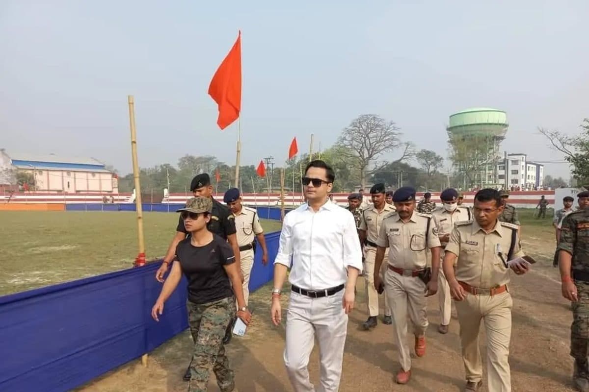 IAS Story: मधुबनी जिले के DM आनंद शर्मा कौन हैं, जिन्हें राष्ट्रपति ने दिया अवॉर्ड, कभी जर्मनी में थे इंजीनियर