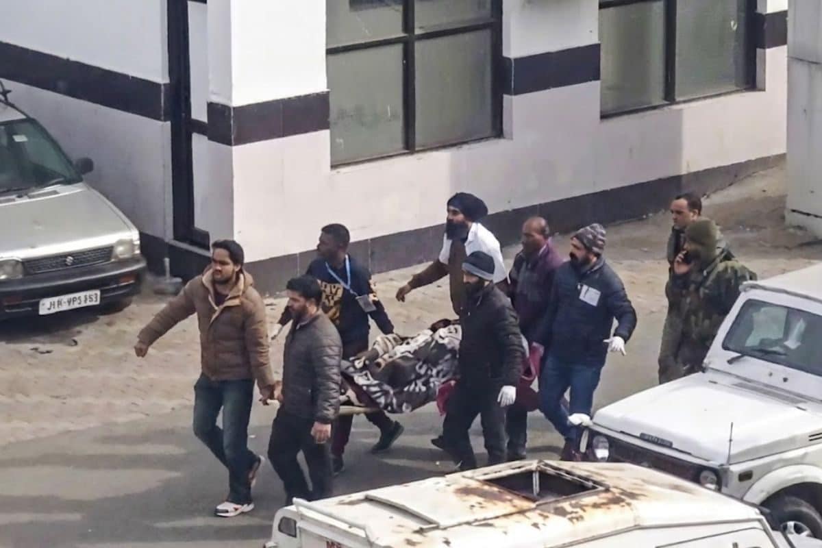 8 जवानों की हालत गंभीर मल्‍टीपल फ्रैक्‍चर डोडा हादसे पर सरकार ने द‍िया लेटेस्‍ट अपडेट