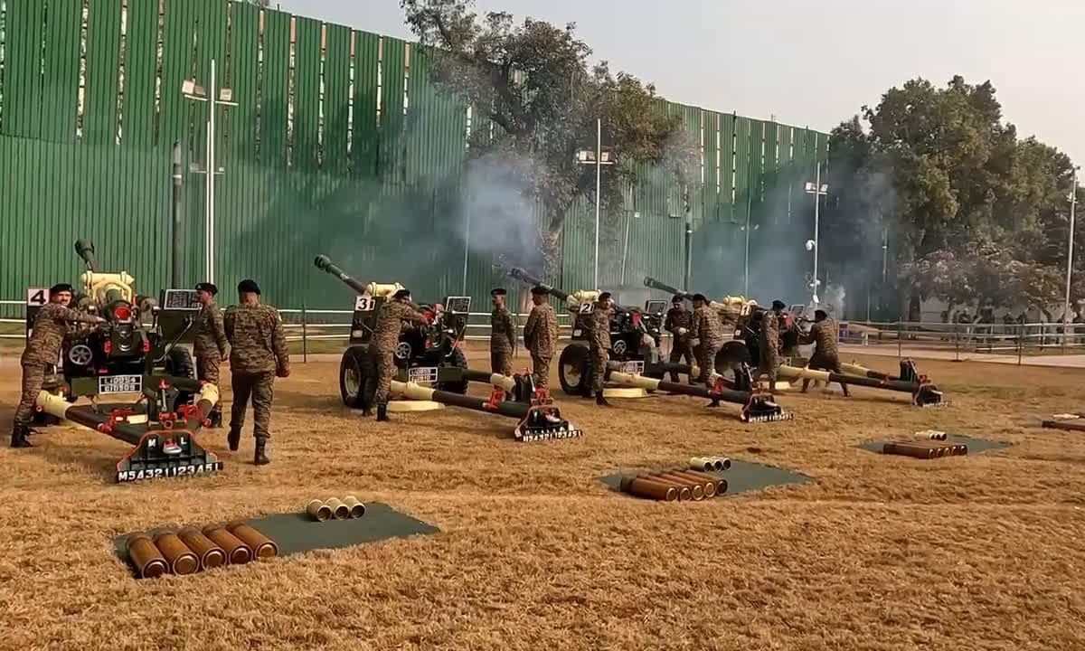 26 जनवरी पर हर साल सुनाई देती है आवाज… ऐसे दी जाती है 21 तोपों की सलामी देखें वीडियो