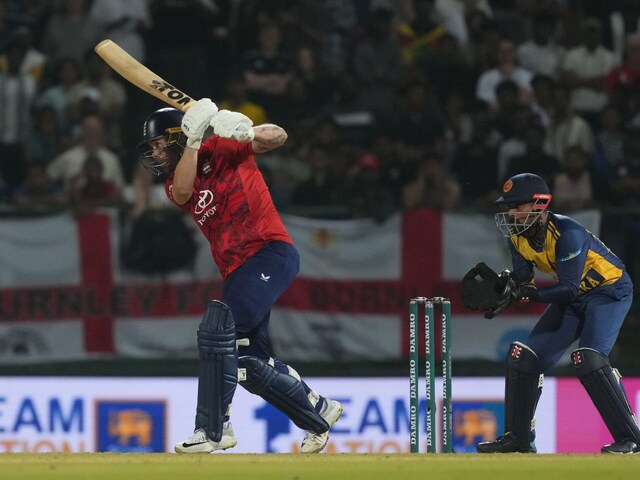 सैम करन की हैट्रिक फिर बोला सॉल्ट का बल्ला, पहले टी20 में इंग्लैंड की दहाड़