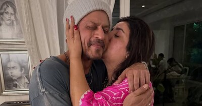 इस डायरेक्टर के जीवन में कई दिलचस्प बातें हैं, लेकिन सबसे मजेदार यह है कि कॉलेज के दिनों में लोग उन्हें माइकल जैक्सन जैसी डांसर कहते थे. यह बात शुरुआत में सिर्फ एक मजाक की तरह लगती थी, लेकिन बाद में इसी हुनर ने फराह खान को बॉलीवुड तक पहुंचा दिया. (फोटो साभारः इंस्टाग्राम @arahkhankunder)