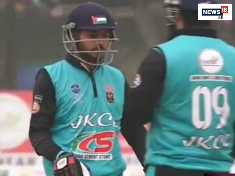 Furqan Bhat, Furqan Bhat ban, Furqan Bhat ban from jcl, Furqan Bhat ban Jammu and Kashmir Champions League, Champions League, Furqan Bhat Palestine Flag, who is Furqan Bhat, Furqan Bhat called for questioning by the Jammu and Kashmir Police, Palestine Flag Controversy, फुरकान भट, फुरकान भट बैन, जम्मू एंड कश्मीर चैंपियंस लीग, फलस्तीन झंडा, क्रिकेटर के हेलमेट पर फलस्तीन का झंडा