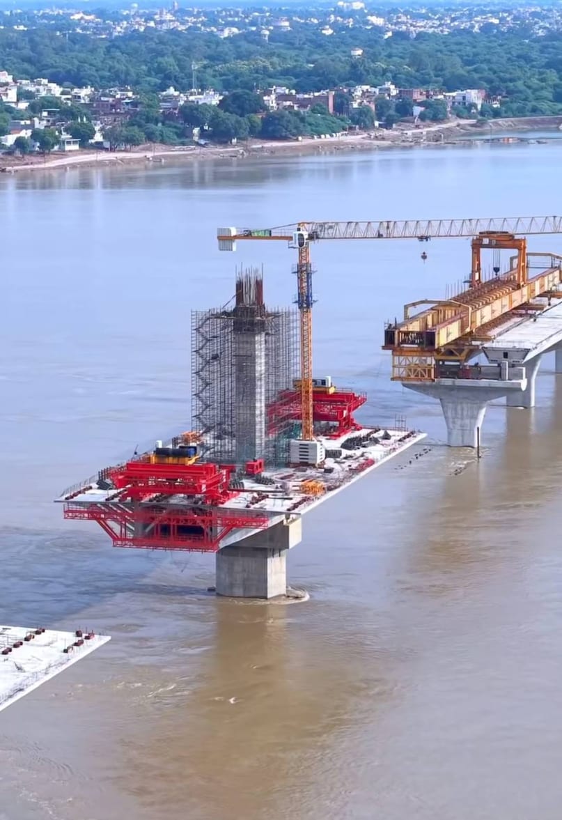 new bridge in prayagraj, 10 kilometer bridge in prayagraj, traffic jam in prayagraj, new bridge on ganga river, गंगा नदी पर बन रहा नया पुल, प्रयागराज में बना नया ब्रिज, प्रयागराज में 10 किलोमीटर का लंबा ब्रिज, फाफामऊ में बना 10 किमी का ब्रिज