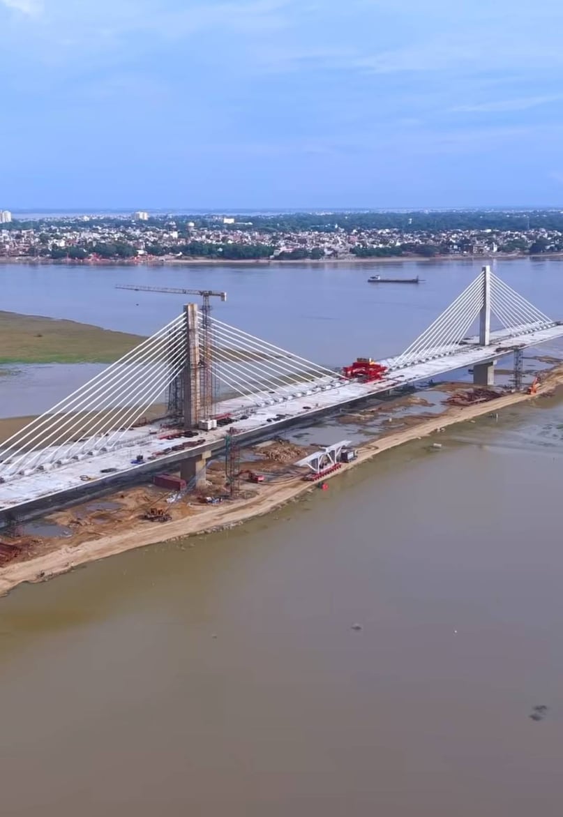new bridge in prayagraj, 10 kilometer bridge in prayagraj, traffic jam in prayagraj, new bridge on ganga river, गंगा नदी पर बन रहा नया पुल, प्रयागराज में बना नया ब्रिज, प्रयागराज में 10 किलोमीटर का लंबा ब्रिज, फाफामऊ में बना 10 किमी का ब्रिज