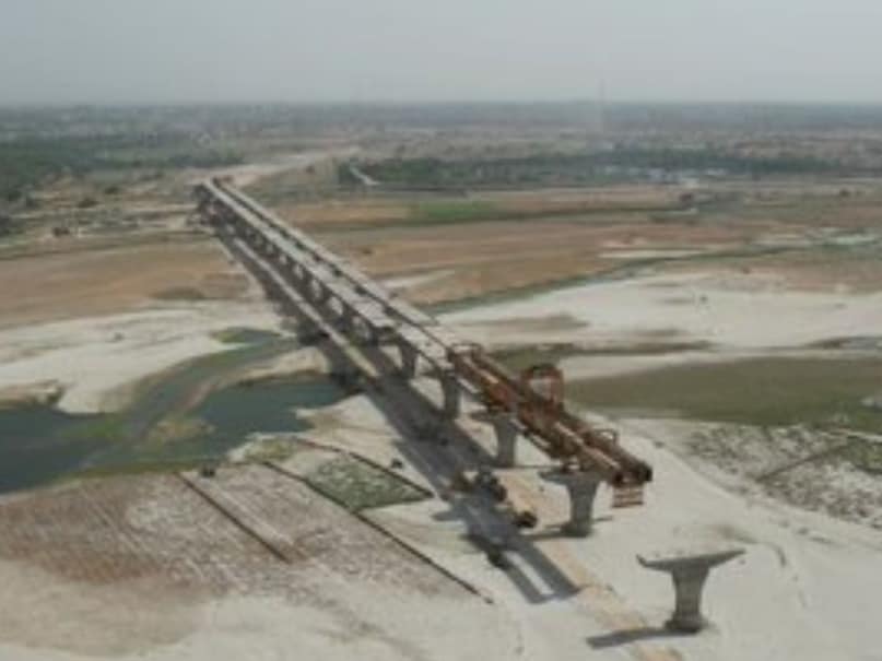 new bridge in prayagraj, 10 kilometer bridge in prayagraj, traffic jam in prayagraj, new bridge on ganga river, गंगा नदी पर बन रहा नया पुल, प्रयागराज में बना नया ब्रिज, प्रयागराज में 10 किलोमीटर का लंबा ब्रिज, फाफामऊ में बना 10 किमी का ब्रिज