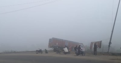 31 दिसंबर की रात इसी जगह पर एक ट्रक अनियंत्रित होकर नाले में गिर गया था.