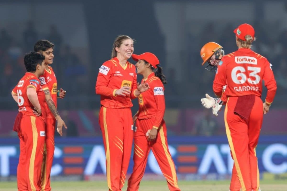 मुंबई इंडियंस को पहली बार हराकर गुजरात जॉयंट्स ने कटाया एलिमिनेटर का टिकट, हरमनप्रीत की कप्तानी पारी बेकार