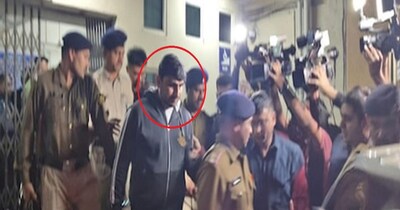 सुरेंद्रनगर के पूर्व कलेक्टर IAS राजेंद्रकुमार पटेल गिरफ्तार. (फोटो News18)