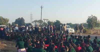 हरदा से प्रशासनिक व्‍यवस्‍था की शर्मनाक तस्‍वीर सामने आई है. 