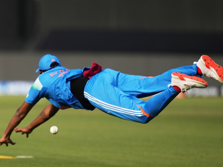 harshit rana, harshit rana drop catch, harshit rana drop catch glenn Phillips, india vs new Zealand, harshit rana drop catch glenn Phillips on 18, harshit rana blunder fielding, हर्षित राणा, ग्लेन फिलिप्स, भारत बनाम न्यूजीलैंड, हर्षित राणा कैच ड्रॉप