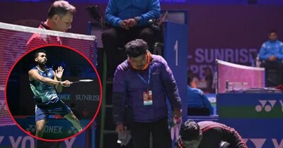 पक्षी की बीट के चलते रुका बैडमिंटन मैच