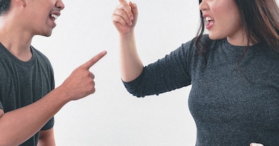 पत्नी के एक कदम की वजह से पति ने तलाक देने का मन बना लिया. (प्रतीकात्मक फोटो: Canva)