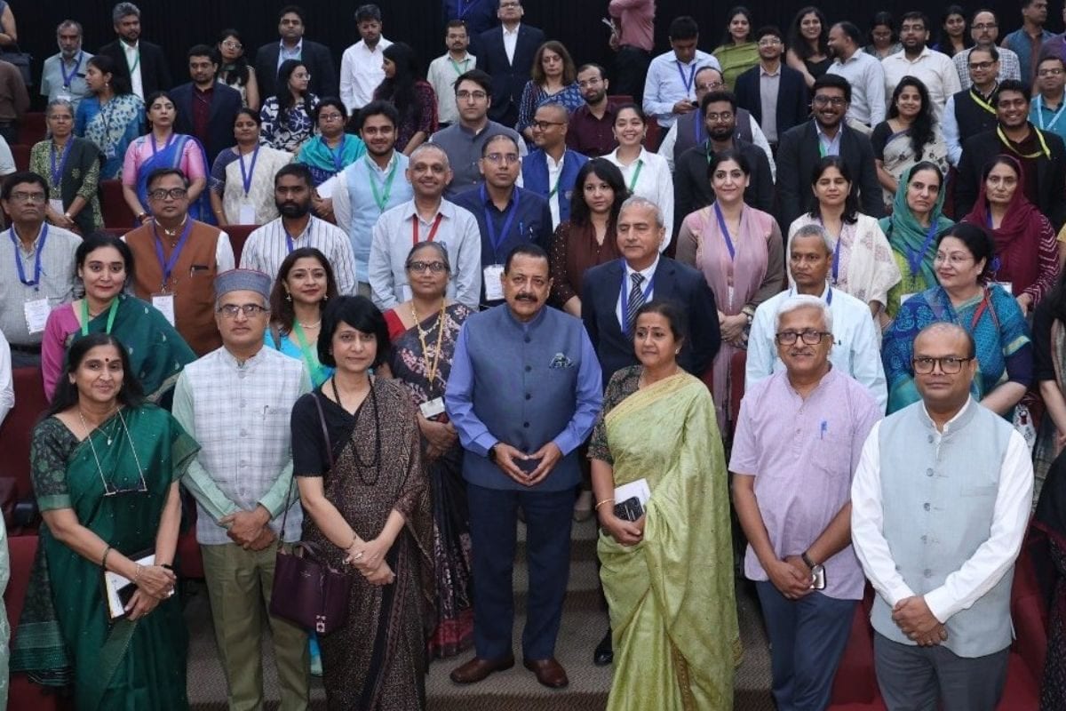 वो IAS जिसके एक फैसले ने बदली तस्वीर अब हो जाएगी छुट्टी PMO से लेकर राज्य तक चलता था सिक्का