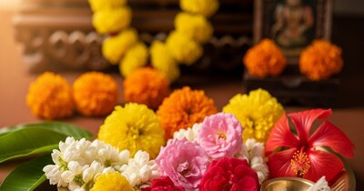 शुभ फल के लिए किस देवी-देवता को चढ़ाएं कौन से रंग का फूल? जानें विस्तार से.