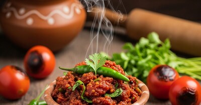 बिना मिक्सी टमाटर धनिया की चटनी