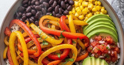 संतरे से भी ज्यादा विटामिन-सी: इम्यूनिटी और चमक के लिए डाइट में शामिल करें शिमला मिर्च