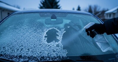 विंडशील्ड से बर्फ हटाने का आसान घरेलू नुस्खा: ज़िपलॉक बैग से करें मिनटों में साफ!