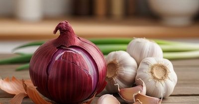 Stop Storing Onions and Garlic Together: Here's Why It Spoils Them Faster