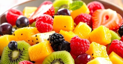 कीवी फ्रूट, पपीता, अमरूद और संतरा का सेवन करने से इम्यूनिटी बूस्ट होती है.