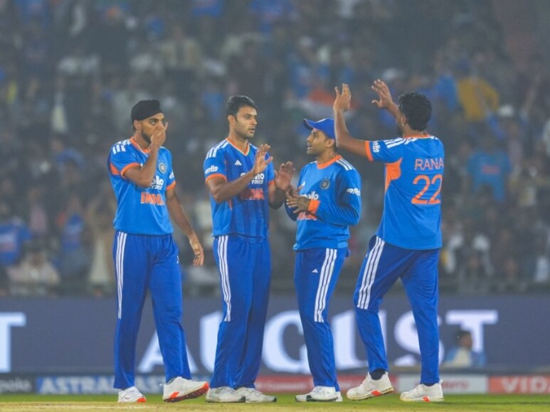 Team India 100 T20I Matches at Home, 100th T20I in India, India vs Pakistan T20 Records, BCCI Milestone Achievement, Indian Cricket History, First Asian Team to Play 100 T20Is at Home, T20 Cricket Statistics, Rohit Sharma & Surya Kumar Yadav,भारतीय टीम 100 टी20 मैच , घरेलू मैदान पर 100 टी20 इंटरनेशनल , टीम इंडिया रिकॉर्ड बनाम पाकिस्तान , बीसीसीआई ऐतिहासिक उपलब्धि, भारतीय क्रिकेट इतिहास , एशिया की पहली टीम रिकॉर्ड , टी20 क्रिकेट सांख्यिकी , रोहित शर्मा और सूर्यकुमार यादव
