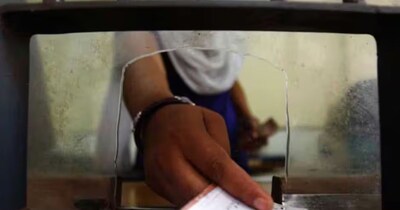 अब अपने घर के बगल वाली दुकान से खरीद सकते हैं ट्रेन टिकट.