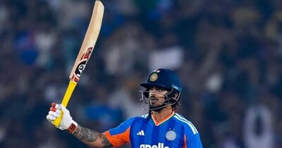 ईशान किशन ने 42 गेंदों में ठोका शतक.