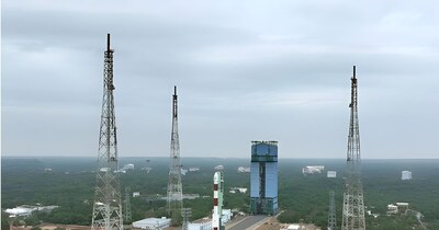 इसरो कुछ ही देर में इस सैटेलाइट का प्रक्षेपण करने जा रहा है.