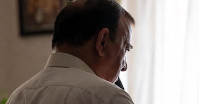 लखनऊ में रिटायर्ड अफसर को 15 दिन तक डिजिटल अरेस्ट करके रखा रहा. (सांकेतिक तस्वीर-AI)