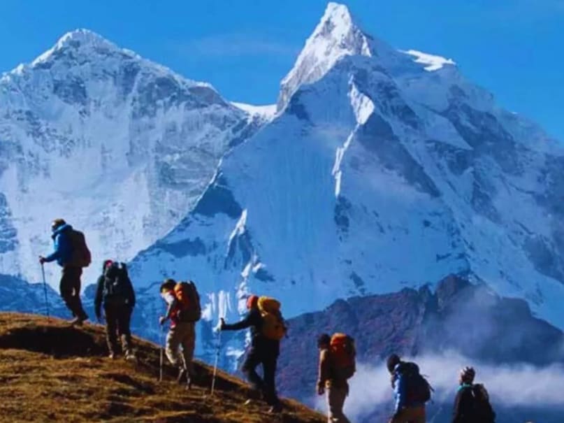 तर्सर मार्सर ट्रेक: कश्मीर का तर्सर मार्सर ट्रेक अपनी शांत झीलों और पहाड़ों की सुहावनी हवाओं के लिए मशहूर है. यह ट्रेक उन लोगों के लिए एकदम सही है जो भीड़-भाड़ से दूर, शांति और प्रकृति का आनंद लेना चाहते हैं.