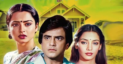 नई दिल्ली. बॉलीवुड के इतिहास में कुछ फिल्में सिर्फ कहानी की वजह से नहीं, बल्कि अपने बोल्ड कंटेंट और उस दौर में मचाए गए बवाल के कारण भी याद की जाती हैं. एक ऐसी ही यादगार फिल्म है रेखा और जितेंद्र की साल 1981 में रिलीज हुई फिल्म ‘एक ही भूल’. फिल्म में रेखा और जितेंद्र पति-पत्नी की भूमिका में नजर आए थे.