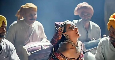 नई दिल्ली. बॉलीवुड की वो आइटम गर्ल, जिन्होंने साल 1996 में आई फिल्म 'राजा हिन्दुस्तानी' में भी काम किया था. फिल्म के गाने  ‘परदेसी परदेसी’ में उनका डांस काफी पसंद किया गया था. अपने दौर में वह इंडस्ट्री की शानदार एक्ट्रेस और डांसर रही हैं. उन्होंने आइटम नंबर्स को एक नई पहचान दी.लेकिन अब सालों से वह एक्टिंग से दूर हैं. 