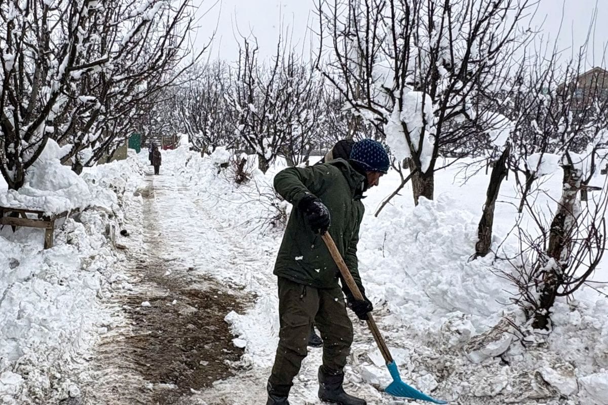 सेना थी मजबूर फिर गांव वालों ने बचाई 20 जवानों की जान कश्मीर के गांव वालों को आप भी कीजिए सलाम