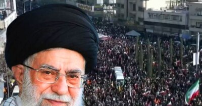 तेहरान में समर्थकों का हुजूम देखकर खामेनेई खुश नजर आए.