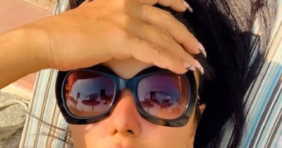 नई दिल्ली. मॉडलिंग से फिल्मों आई और ग्लैमर अवतार से लोगों का दिल जीतने में कामयाब हो गईं. ‘साकी साकी गर्ल’ के नाम से इडंस्ट्री में अलग पहचान भी बना ली. लेकिन किस्मत को कुछ और ही मंजूर था और देखते ही देखते एक्टिंग की दुनिया से अचानक गायब हो गईं. जानें कौन हैं ये हसीना.