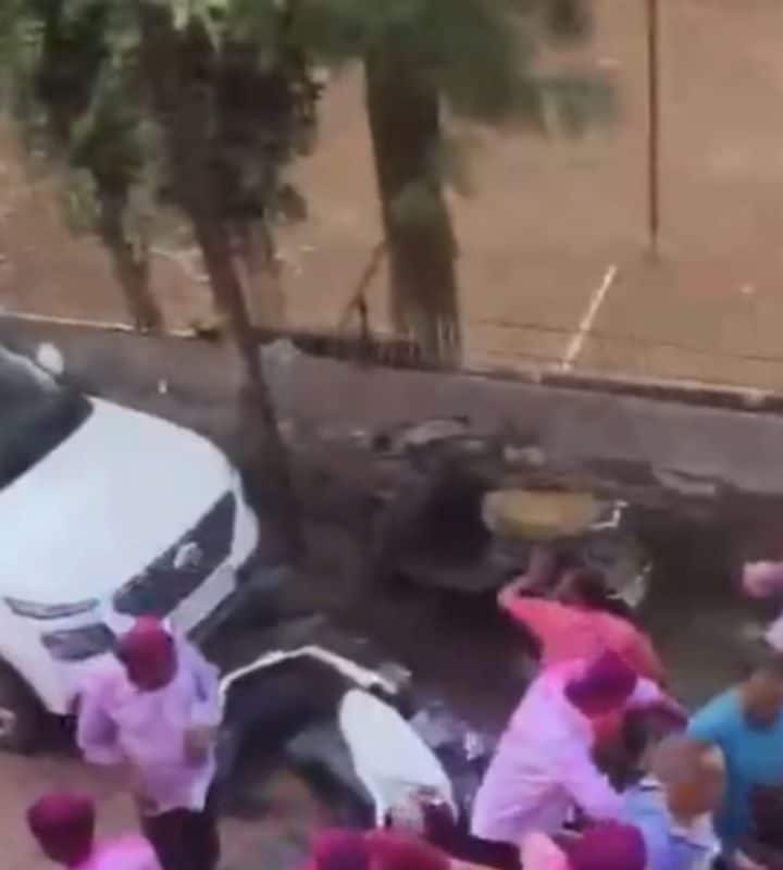 कोल्हापुर में चुनाव के नतीजे आते ही जूतम-पैजार, पूर्व मेयर तक पिटीं, वीडियो वायरल